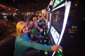 Live casino table games and slot online lobby on xin tian di